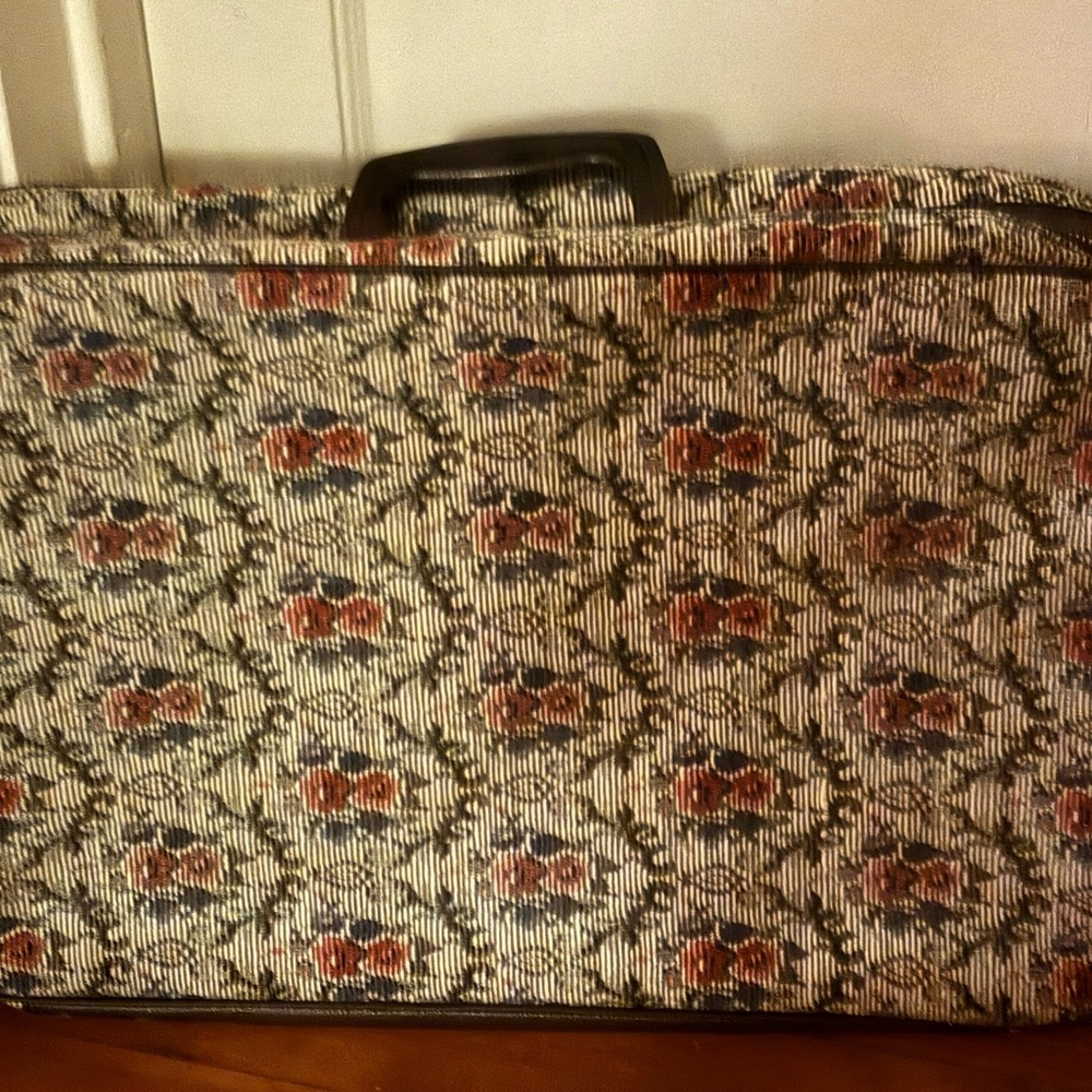 White Floral Embossed Bag
